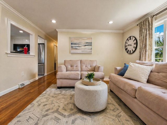 104 Seagate Lane, Hyannis, MA 02601