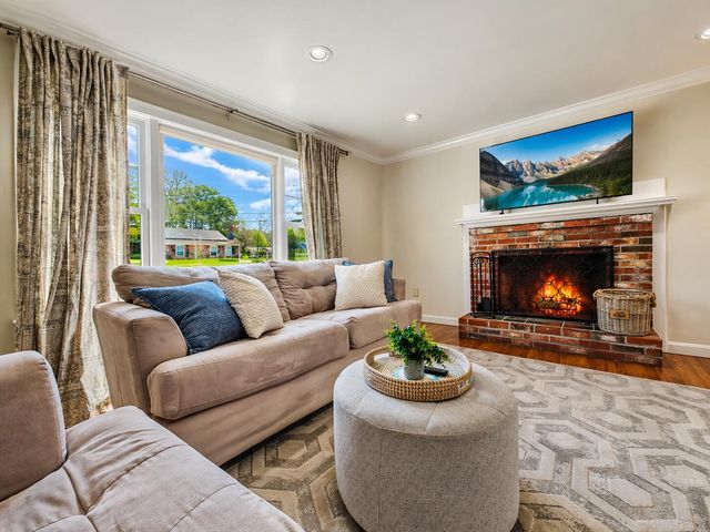 104 Seagate Lane, Hyannis, MA 02601