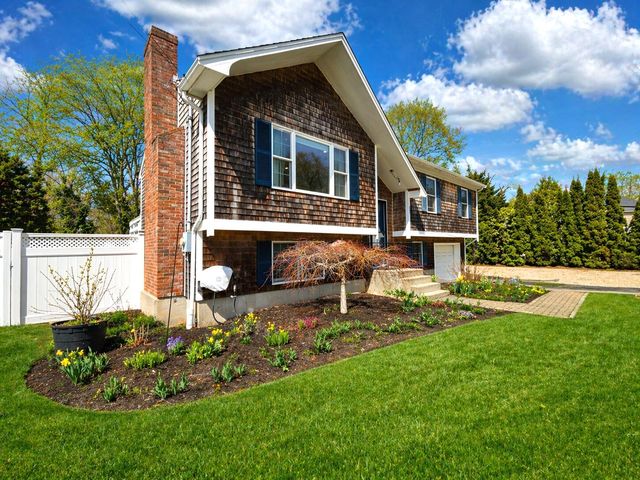 104 Seagate Lane, Hyannis, MA 02601