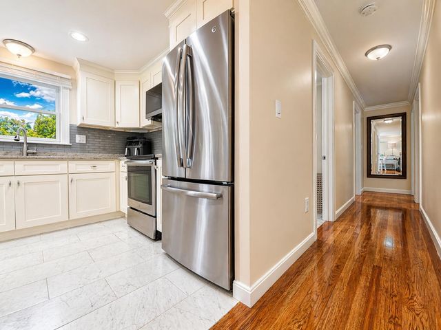 104 Seagate Lane, Hyannis, MA 02601