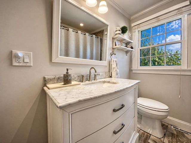 104 Seagate Lane, Hyannis, MA 02601