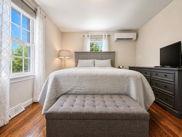 104 Seagate Lane, Hyannis, MA 02601