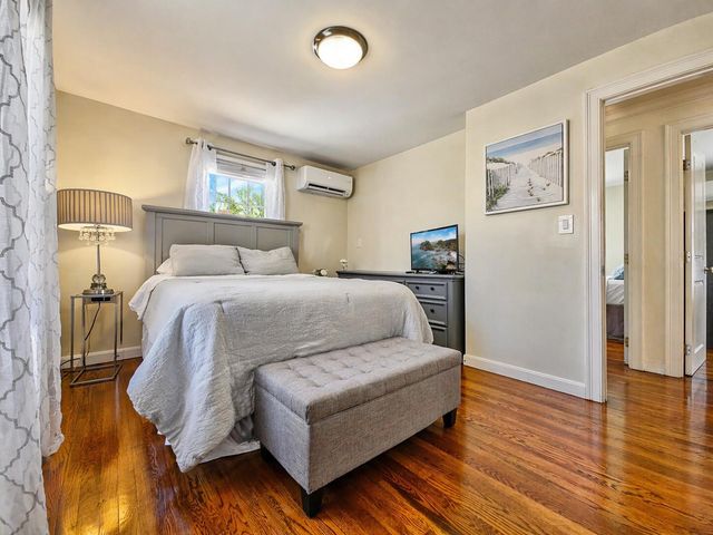 104 Seagate Lane, Hyannis, MA 02601