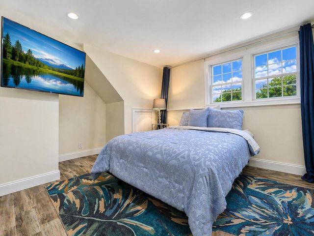 104 Seagate Lane, Hyannis, MA 02601