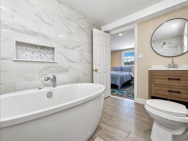 104 Seagate Lane, Hyannis, MA 02601