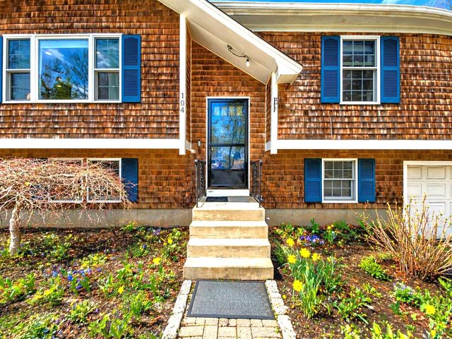 104 Seagate Lane, Hyannis, MA 02601
