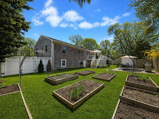 104 Seagate Lane, Hyannis, MA 02601