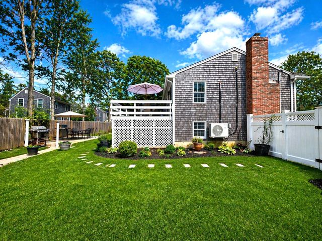 104 Seagate Lane, Hyannis, MA 02601