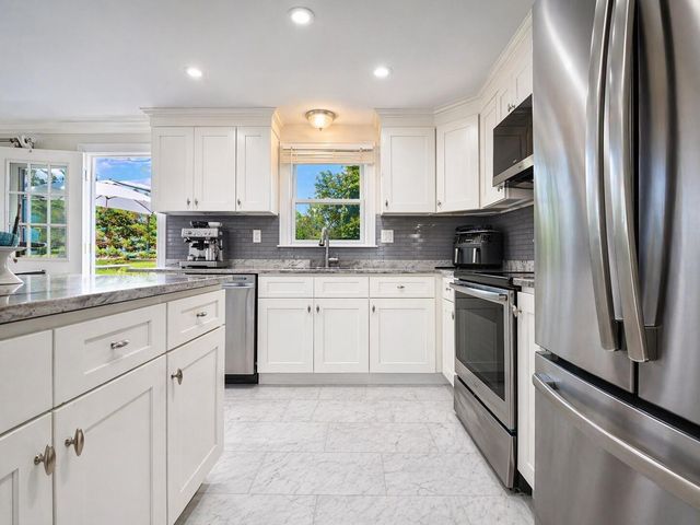 104 Seagate Lane, Hyannis, MA 02601