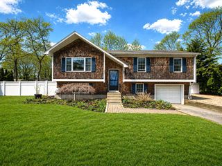 104 Seagate Lane, Hyannis, MA 02601