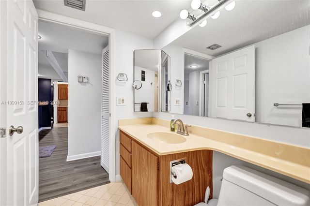 1526 Whitehall Dr 206, Davie, FL 33324