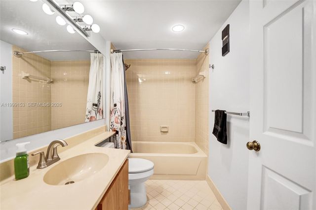 1526 Whitehall Dr 206, Davie, FL 33324