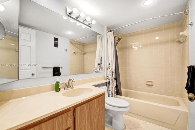 1526 Whitehall Dr 206, Davie, FL 33324