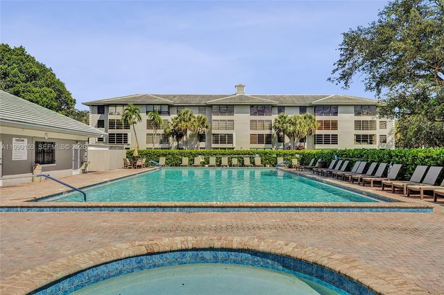 1526 Whitehall Dr 206, Davie, FL 33324