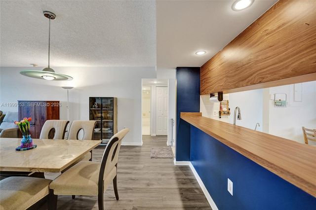 1526 Whitehall Dr 206, Davie, FL 33324