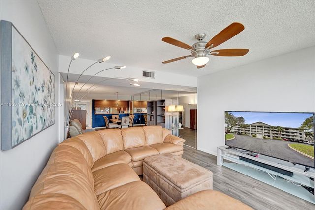 1526 Whitehall Dr 206, Davie, FL 33324