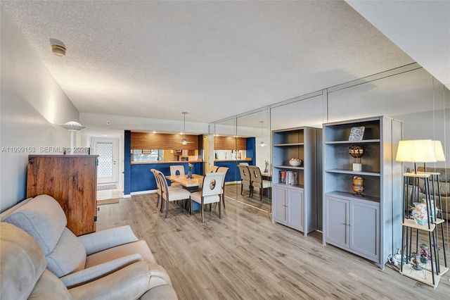 1526 Whitehall Dr 206, Davie, FL 33324