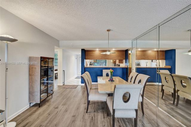 1526 Whitehall Dr 206, Davie, FL 33324