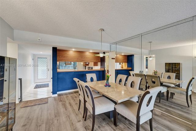 1526 Whitehall Dr 206, Davie, FL 33324