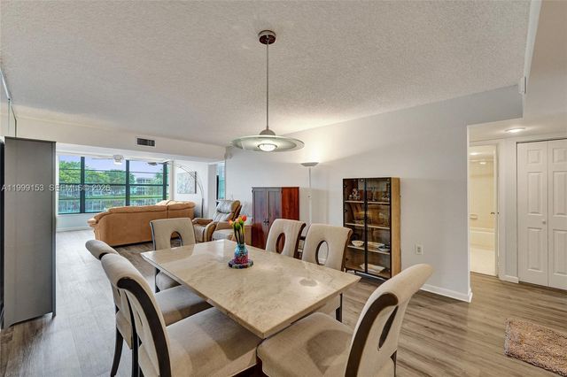 1526 Whitehall Dr 206, Davie, FL 33324