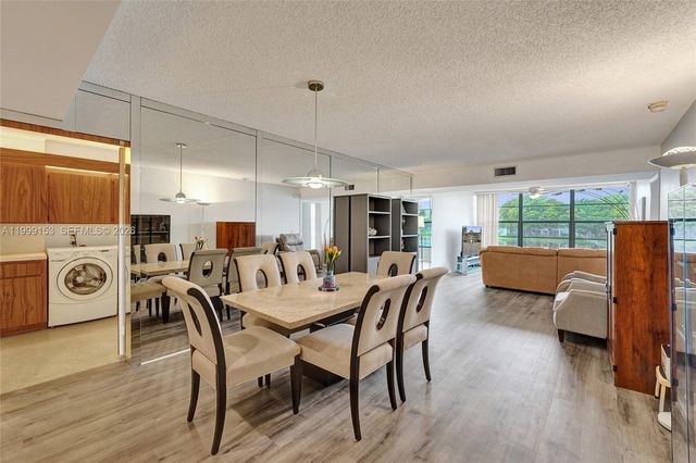 1526 Whitehall Dr 206, Davie, FL 33324