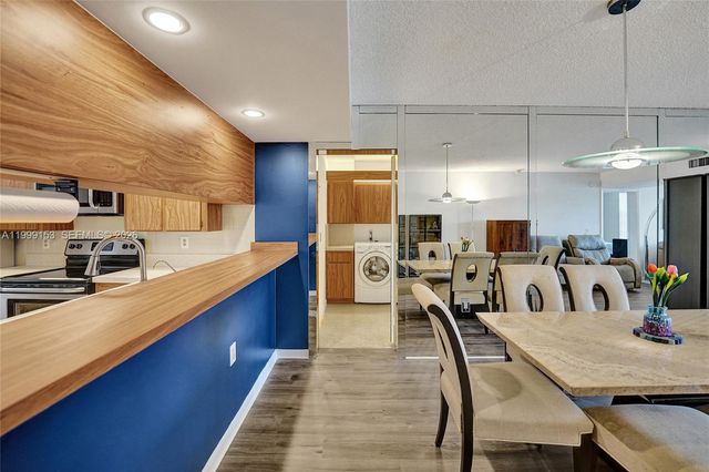 1526 Whitehall Dr 206, Davie, FL 33324