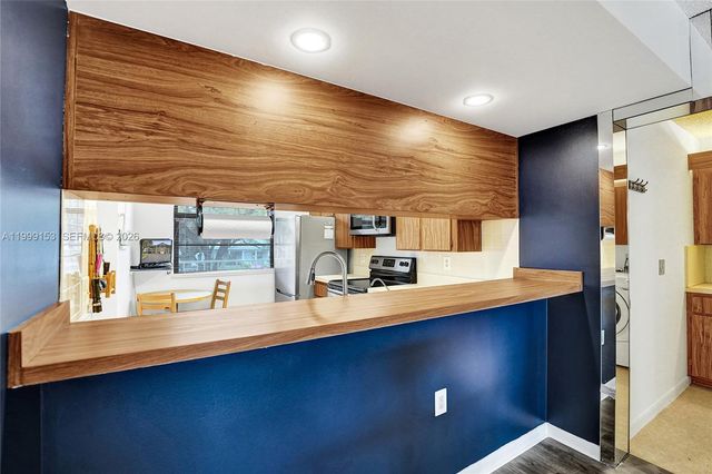 1526 Whitehall Dr 206, Davie, FL 33324