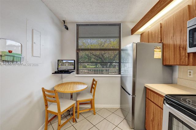 1526 Whitehall Dr 206, Davie, FL 33324