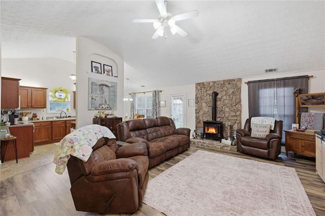 190 Bridgewater Drive, Mount Airy, GA 30563