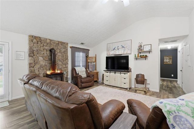 190 Bridgewater Drive, Mount Airy, GA 30563