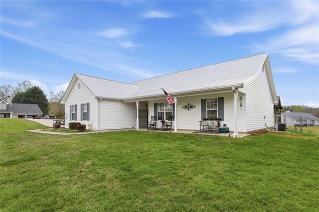 190 Bridgewater Drive, Mount Airy, GA 30563