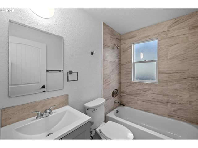 -1 Ne 111TH Ave, Portland, OR 97220