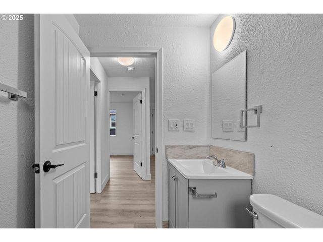 -1 Ne 111TH Ave, Portland, OR 97220