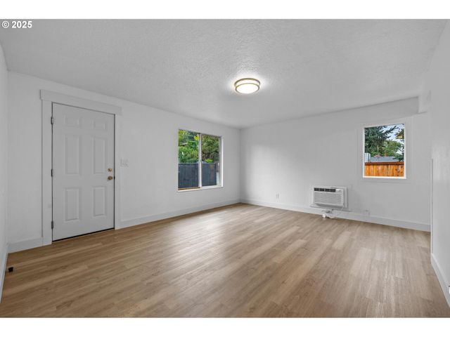 -1 Ne 111TH Ave, Portland, OR 97220