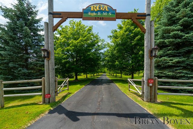 1740 7 Mile Road, Comstock Park, MI 49321
