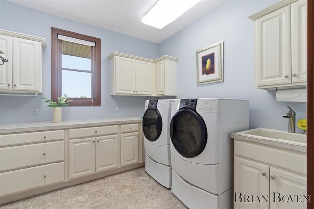 1740 7 Mile Road, Comstock Park, MI 49321