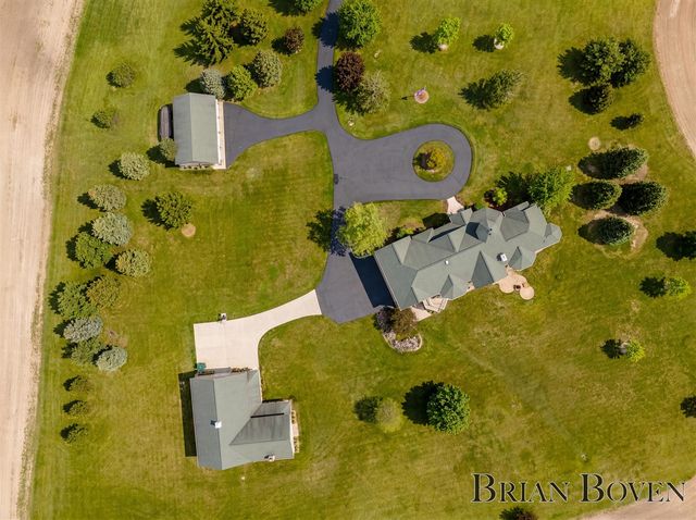 1740 7 Mile Road, Comstock Park, MI 49321