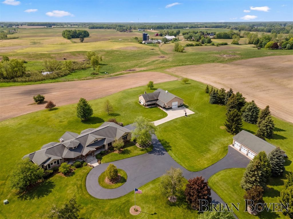1740 7 Mile Road, Comstock Park, MI 49321