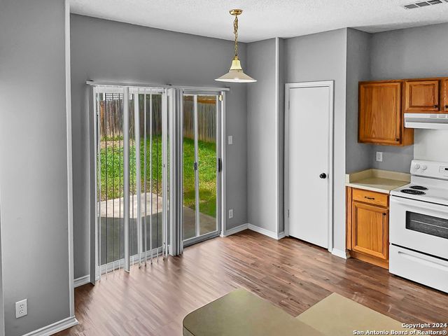 9315 BOWEN DR, San Antonio, TX 78250