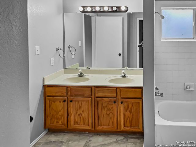 9315 BOWEN DR, San Antonio, TX 78250