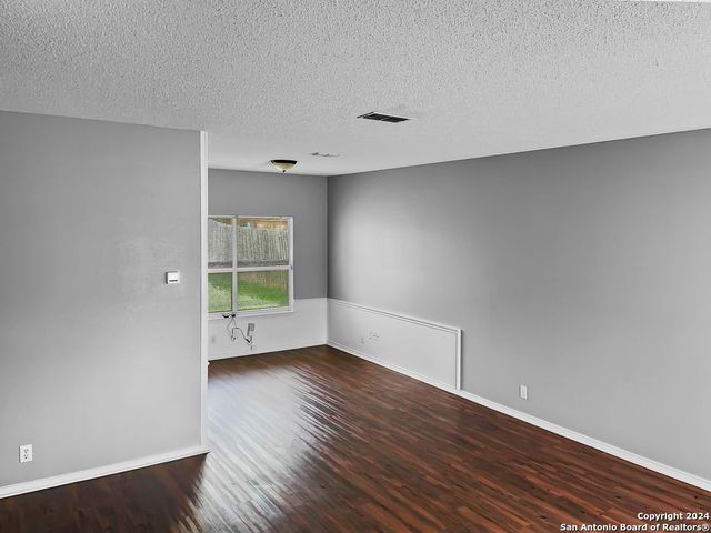 9315 BOWEN DR, San Antonio, TX 78250