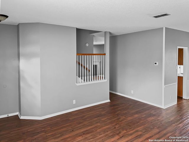 9315 BOWEN DR, San Antonio, TX 78250