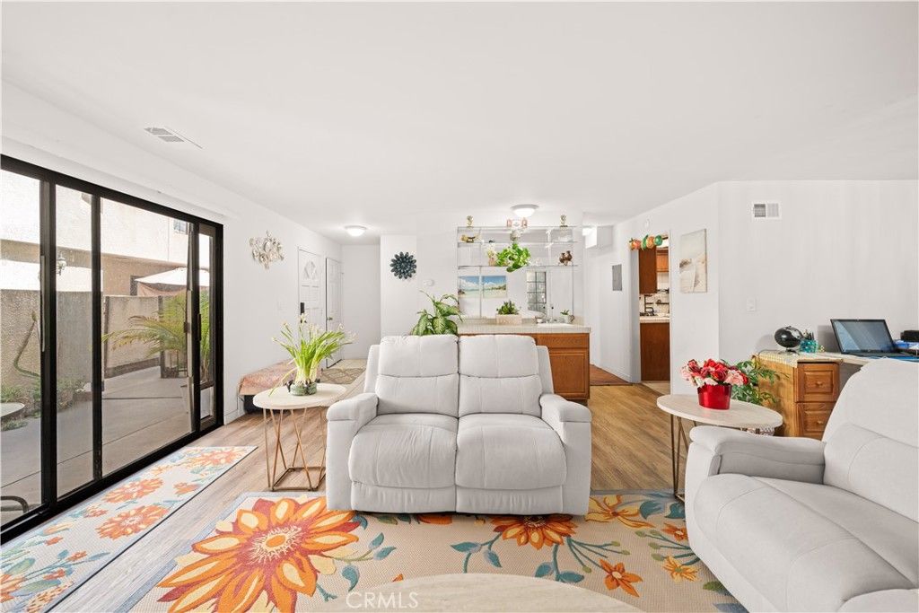 Image 15 of property listing at 4021 182nd #H, Torrance, CA 90504