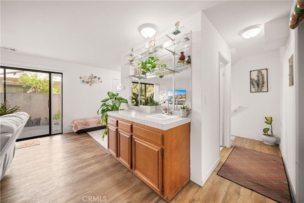 Image 18 of property listing at 4021 182nd #H, Torrance, CA 90504