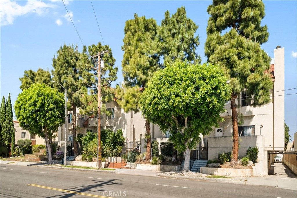 Image 2 of property listing at 4021 182nd #H, Torrance, CA 90504