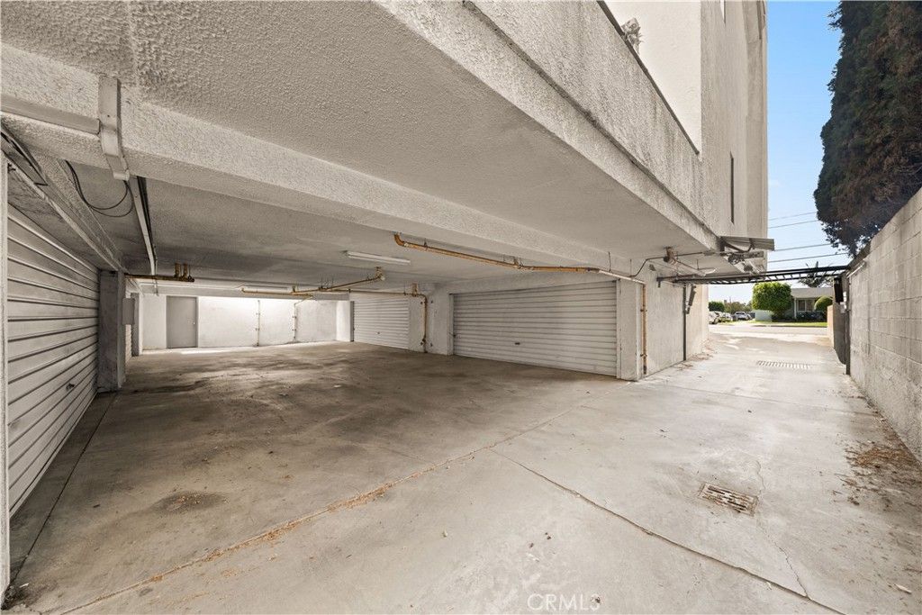 Image 34 of property listing at 4021 182nd #H, Torrance, CA 90504