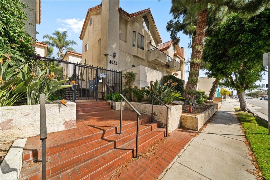 Image 4 of property listing at 4021 182nd #H, Torrance, CA 90504