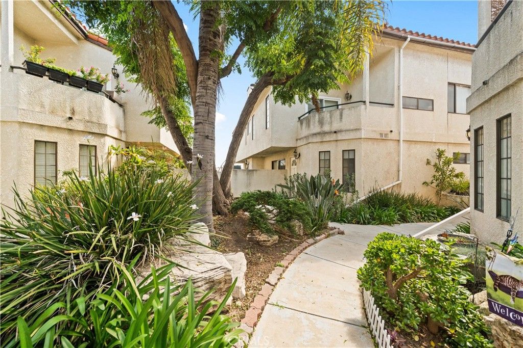 Image 7 of property listing at 4021 182nd #H, Torrance, CA 90504