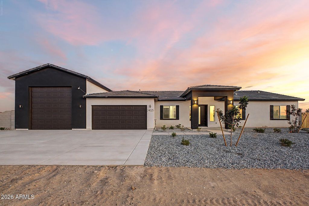 24025 W BEACON Lane, Wittmann, AZ 85361 — photo 2