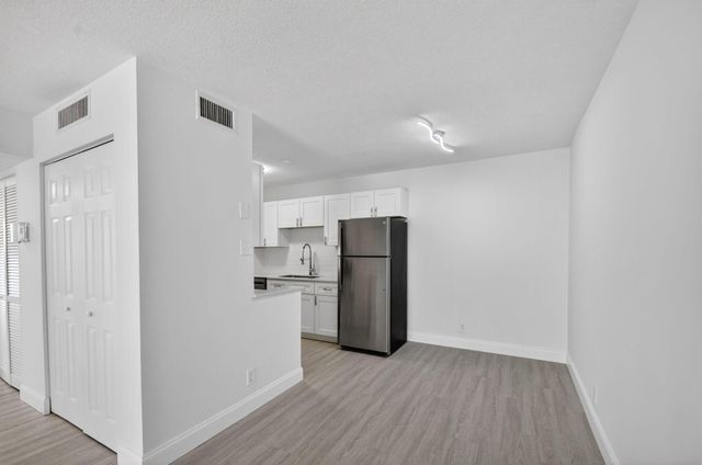 1500 N Congress Avenue C20, West Palm Beach, FL 33401